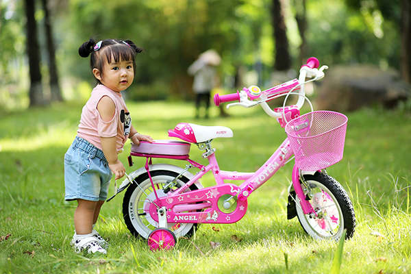 Bố mẹ có nên mua xe đạp cho bé 3 tuổi không?