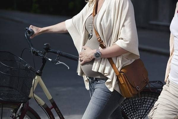Phụ nữ mang thai đạp xe có tốt không? Cần chú ý gì?